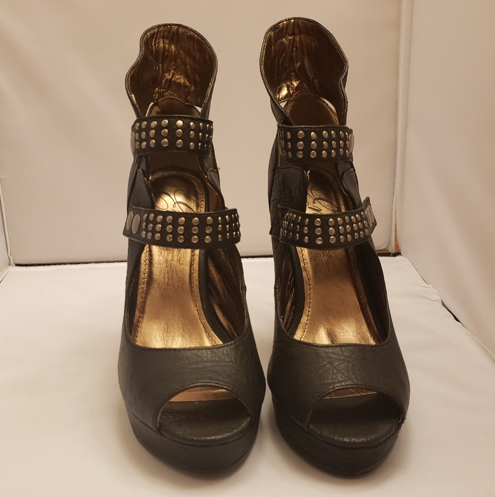 Women dress shoes